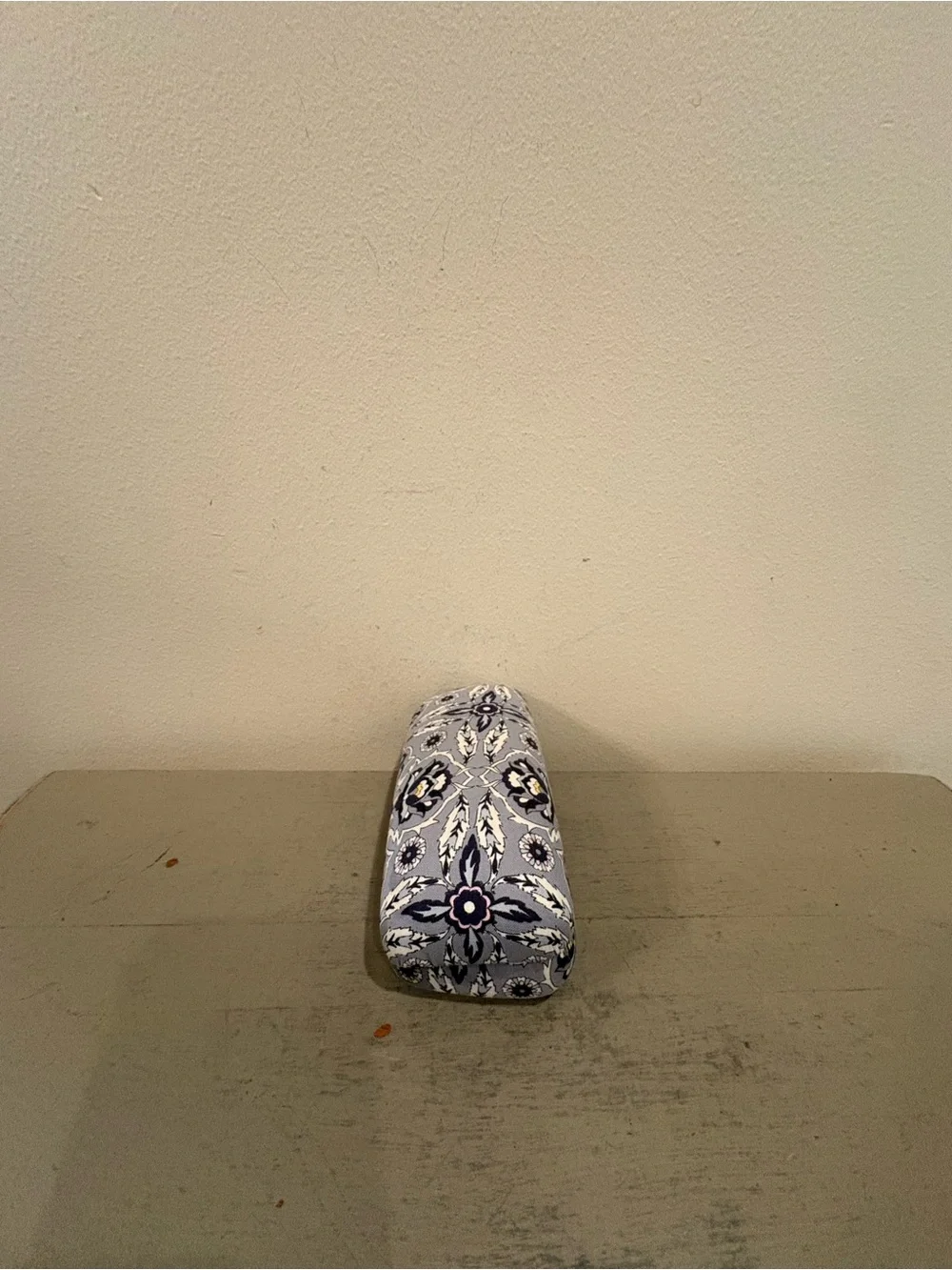 Vera Bradley Plaza Tile Gray And Blue Floral Hard Shell Eyeglass Case